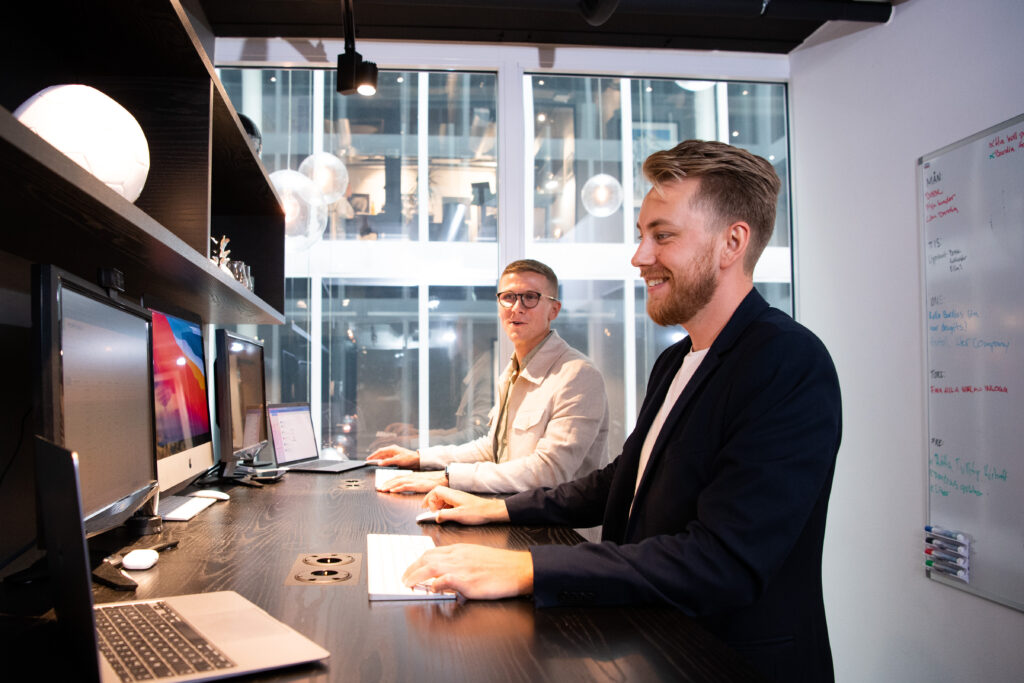 Foto av Thobias Granström och Jonatan Brekk, redovisningskonsulter på Techonomic Accounting.